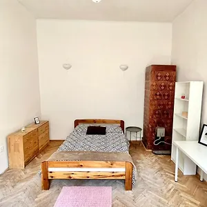 Homestay Bedroom Near The Bus And Train Station, Krakow